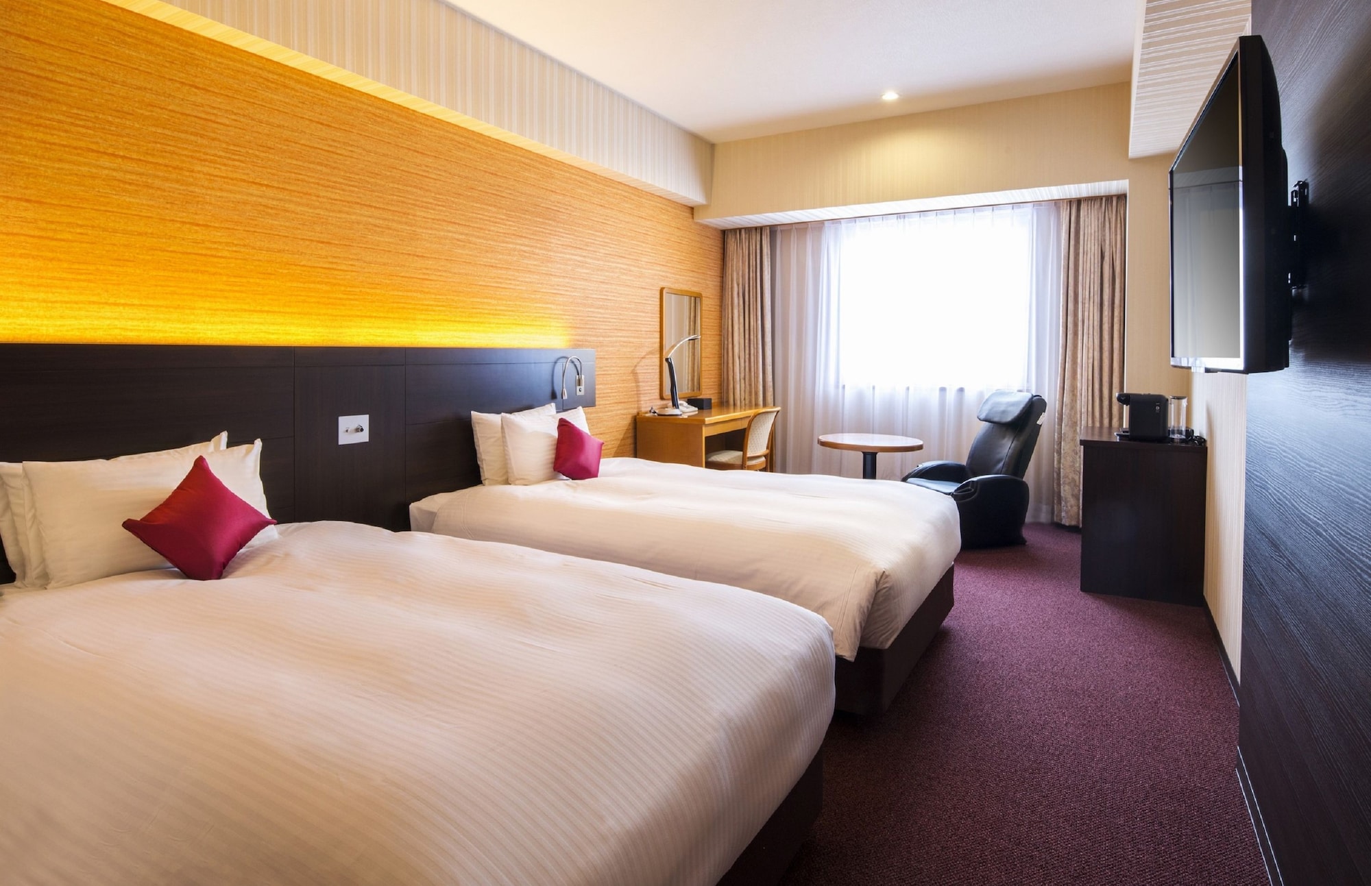 2 BEDROOMS, GRAND, TWIN BEDS