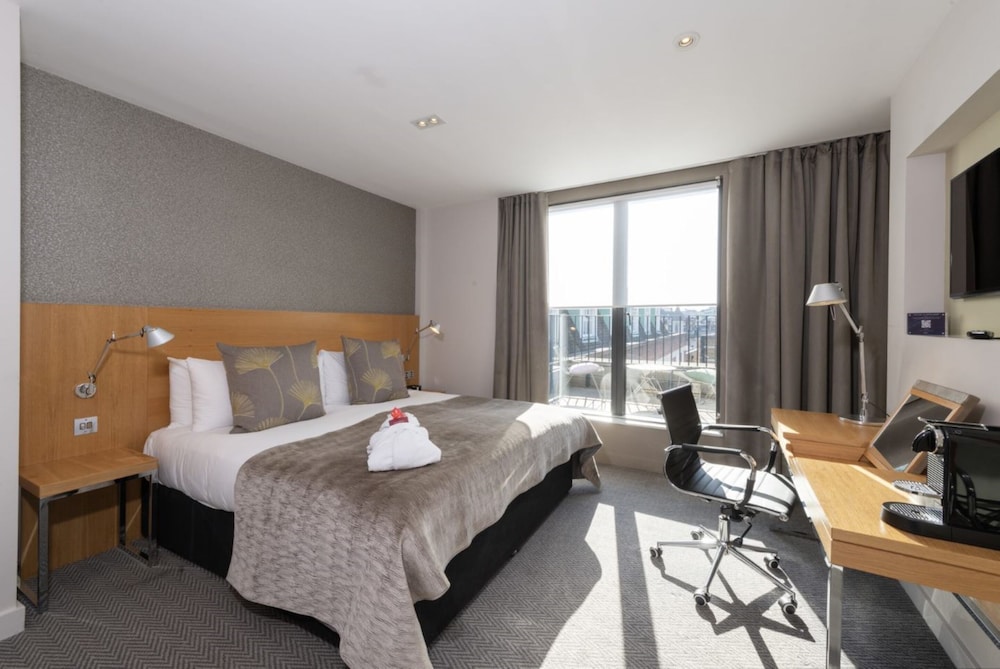 CITY, KING BED, BALCONY