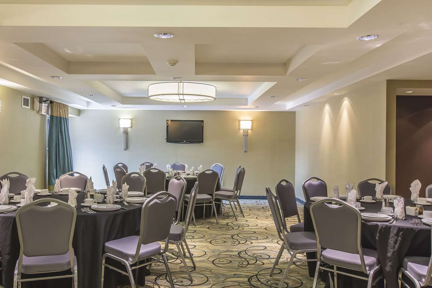 Quattro Hotel And Conference Centre An Ascend Hotel Collection 10/16