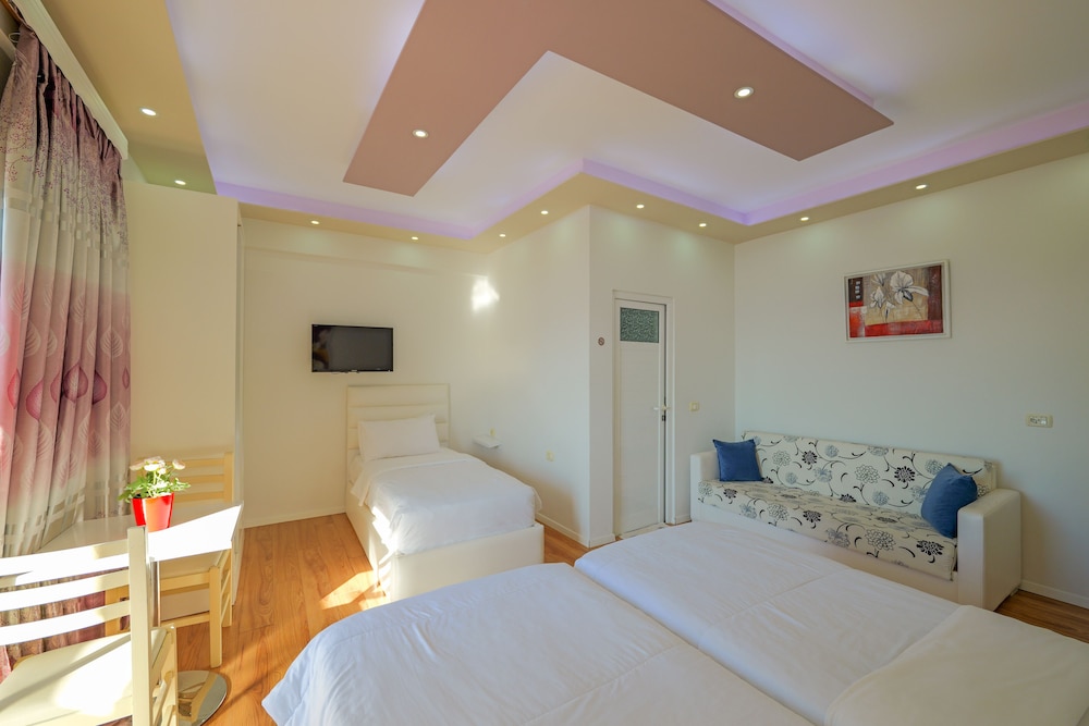 ROOM, TRIPLE, SEA VIEW