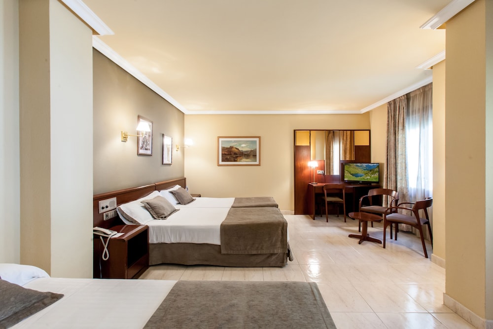 HOTEL IMPERIAL(ex. HUSA IMPERIAL) 11/50