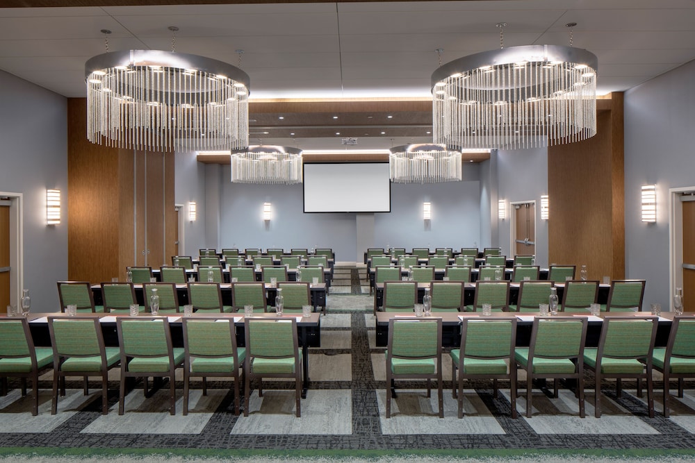 Hotel Indigo Gainesville-Celebration Pointe 54/71