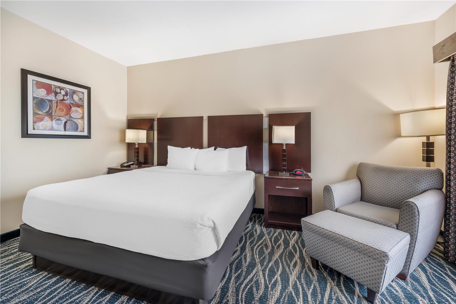 غرفة بسرير كينج، Best Western Plus Eastgate Inn & Suites 3/4