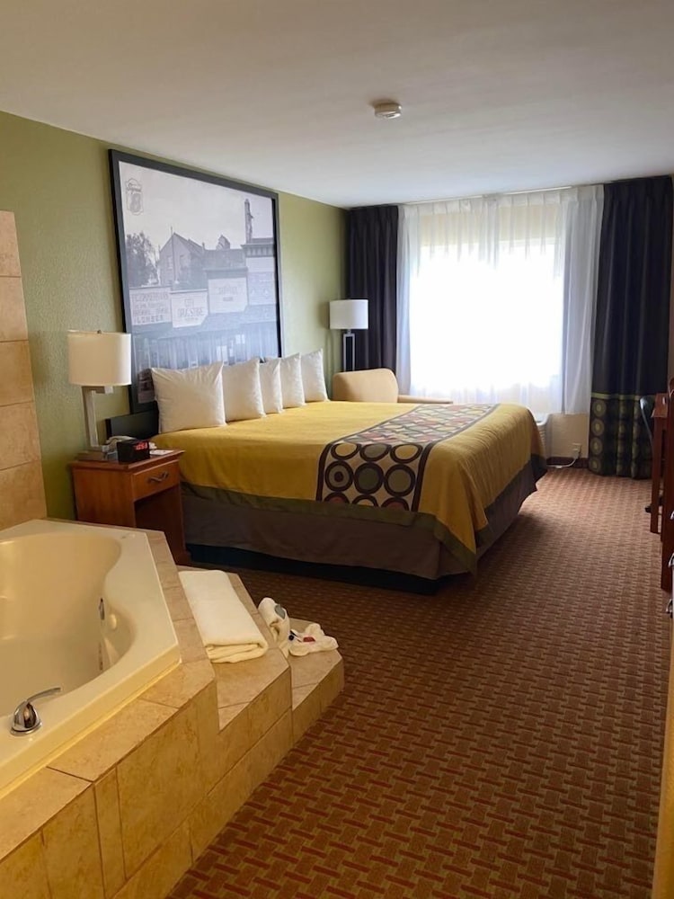Super 8 by Wyndham Great Bend 7/25
