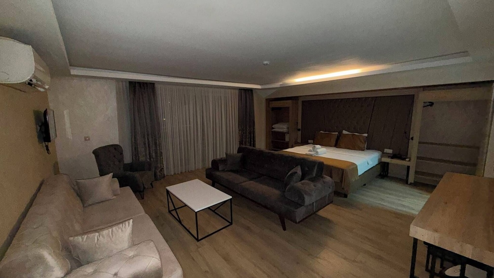 Point Beach Hotel 11/34