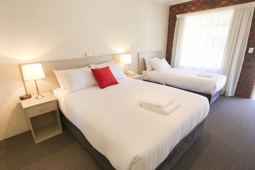DELUXE, TWIN BEDS