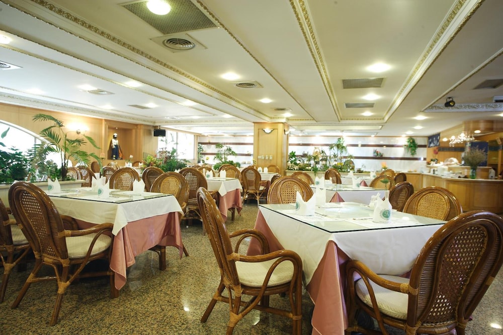 Kingdom Hotel 35/50