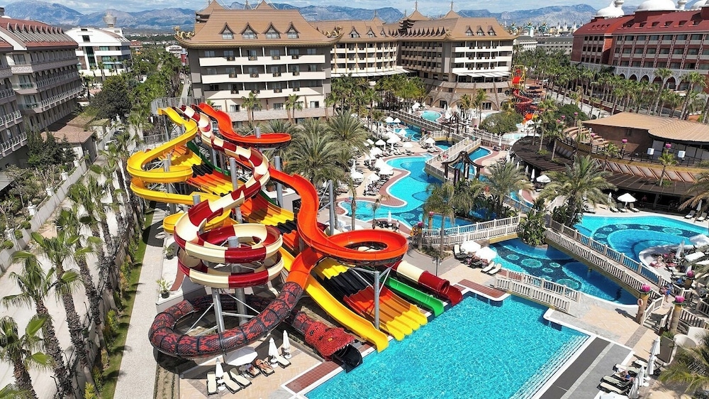 Royal Dragon Hotel 36/50