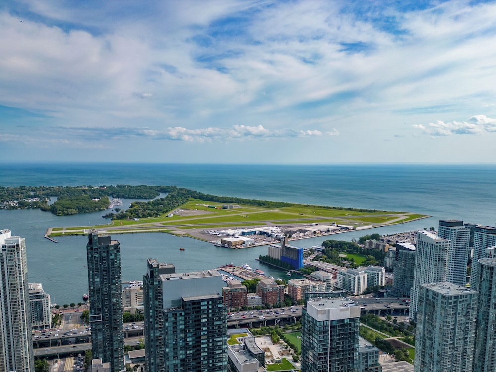 Grand Royal Condos - Cn Tower 66/71