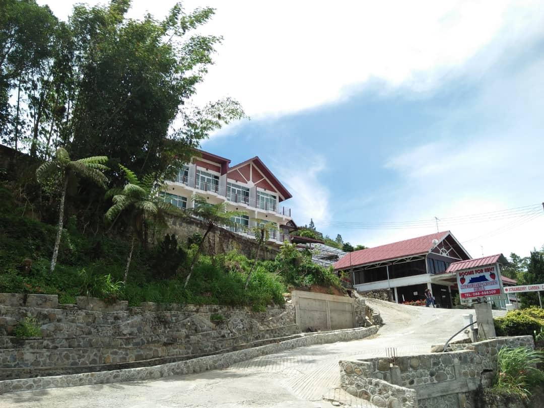 Strawberry Garden Hotel 18/19