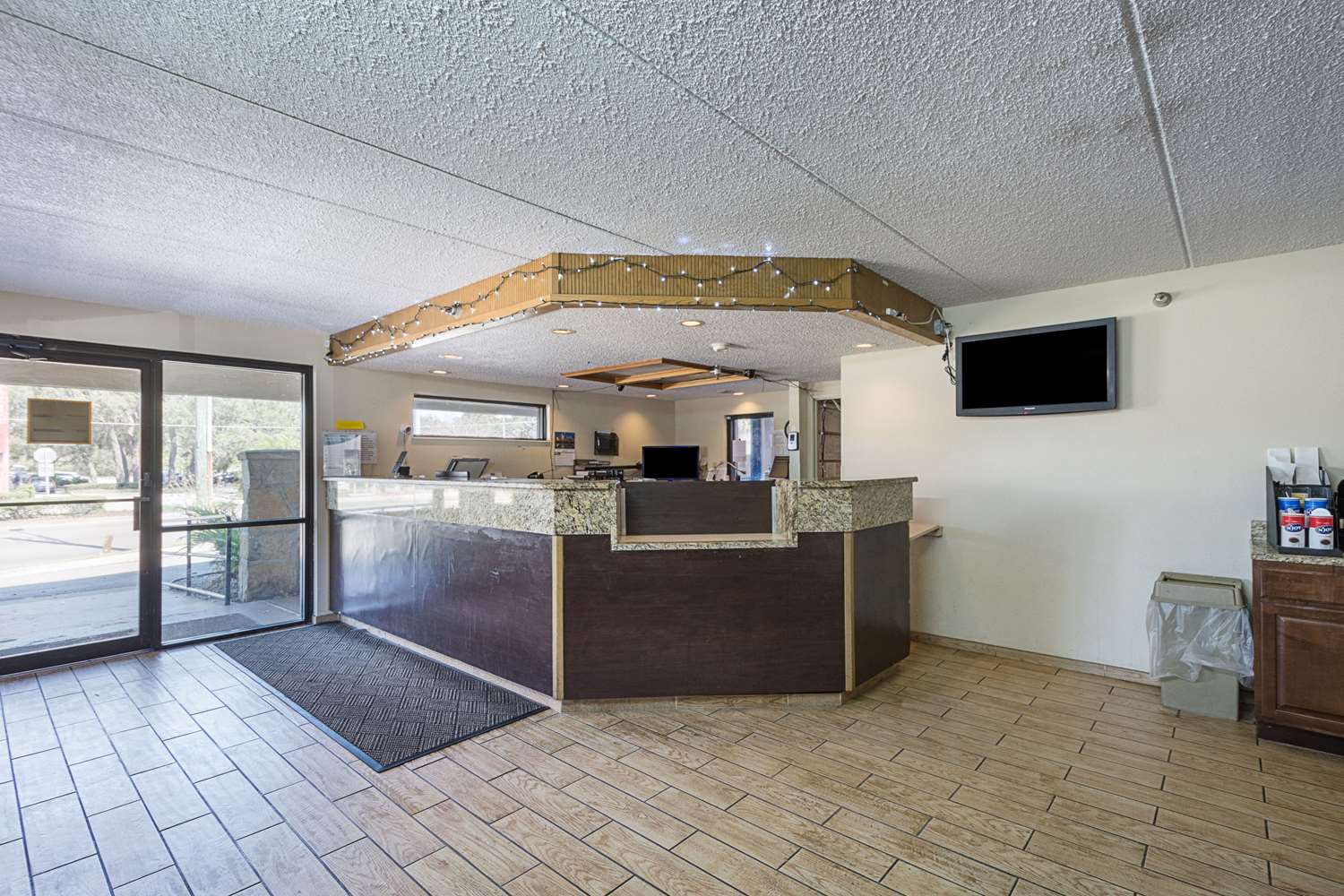 Bay Inn On Busch 2/11