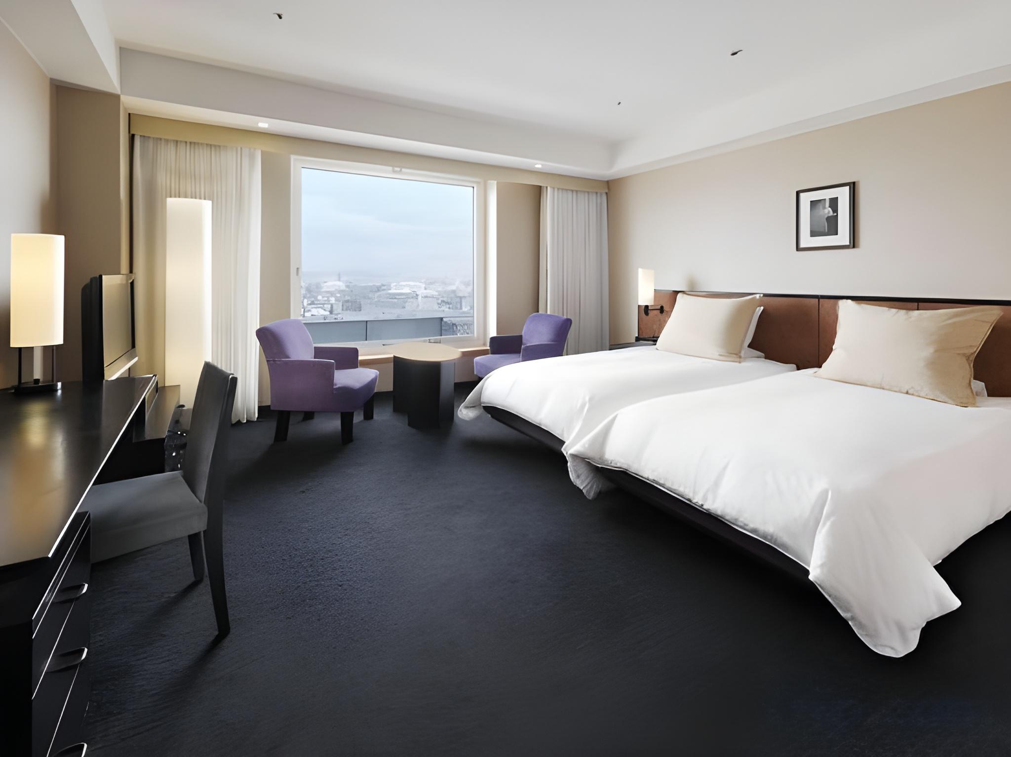 Universal, Twin Beds