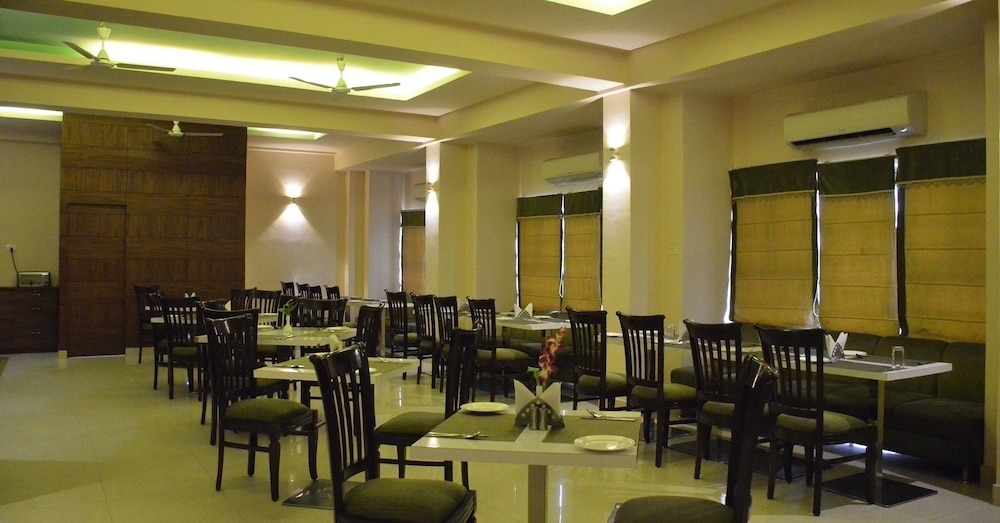 Regency Varanasi Hotel 16/22