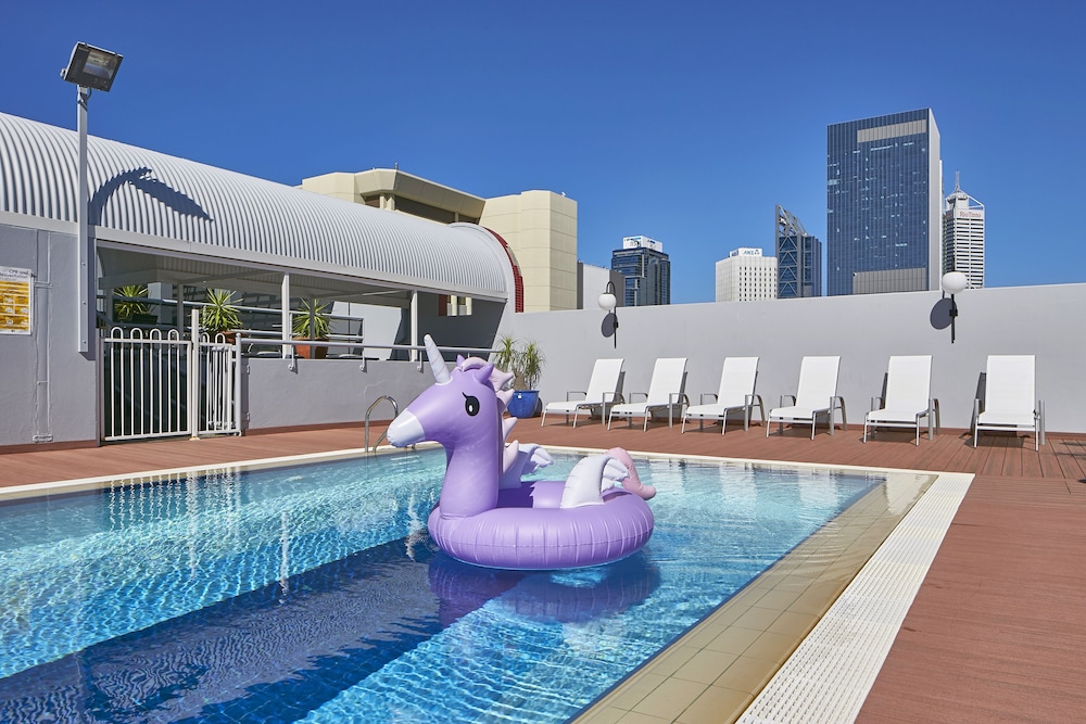 Mercure Perth 69/72