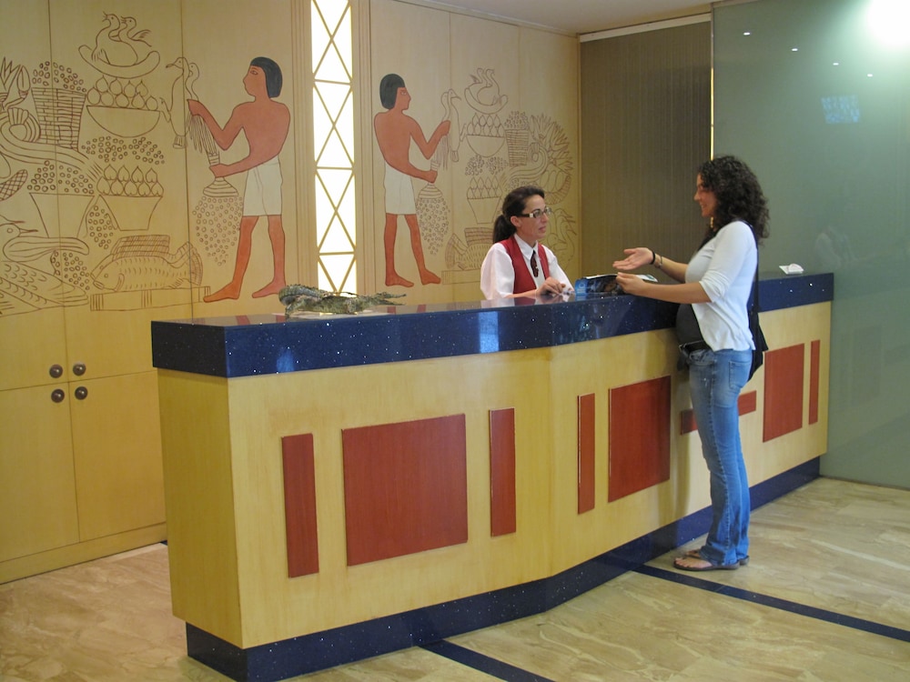 Cleopatra Hotel 6/63
