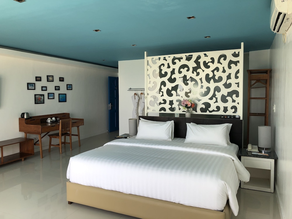 Boracay Ocean Club Beach Resort 11/77