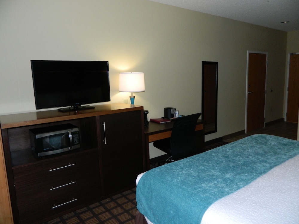 Best Western Plus Harrisburg Mechanicsburg 11/36