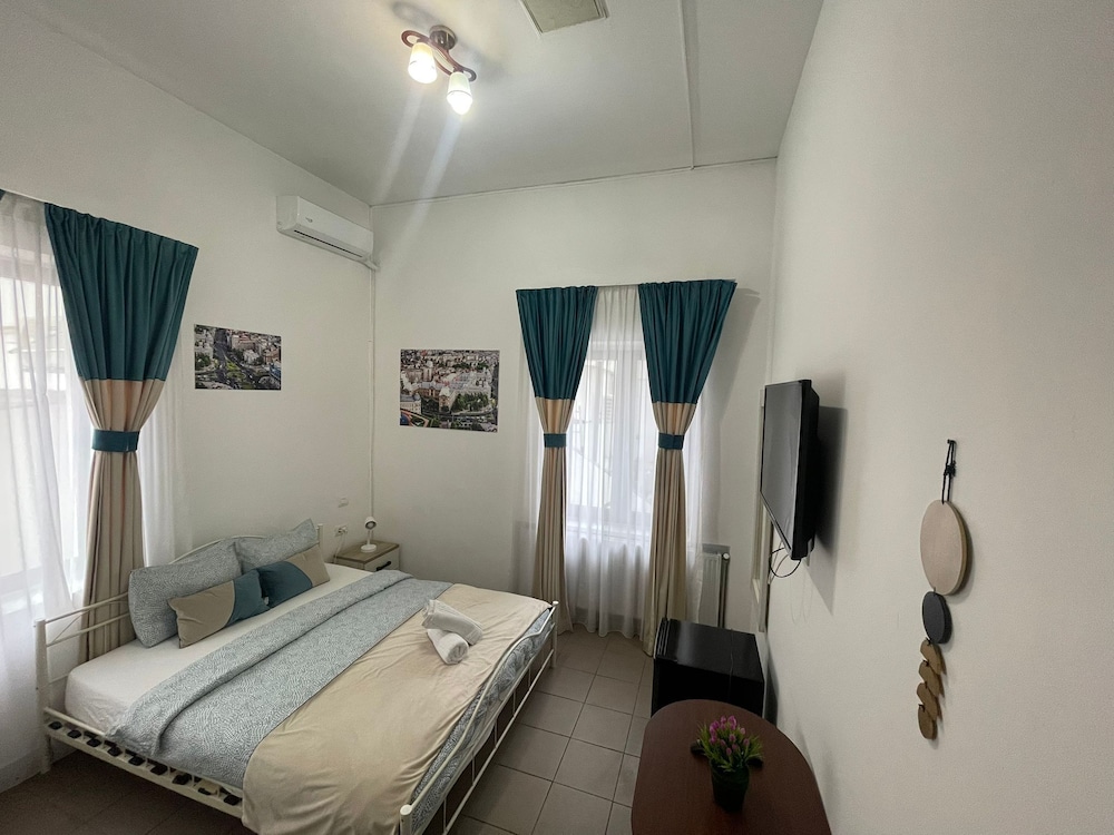 X Hostel Bucharest 10/44