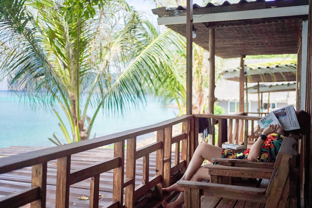 Phi Phi Cozy Seafront Resort 50/67