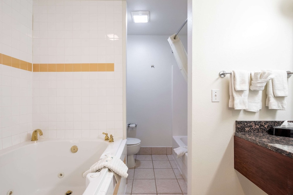 Quality Inn Keystone near Mount Rushmore 12/47