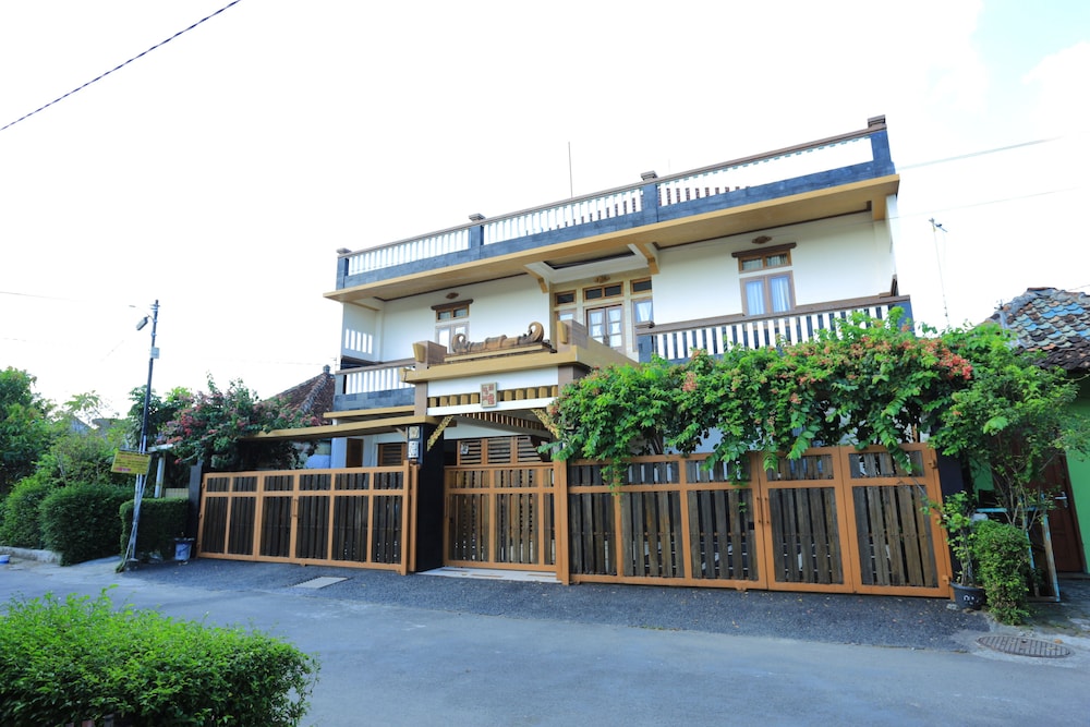 RedDoorz Plus near Lempuyangan Station 4 6/42