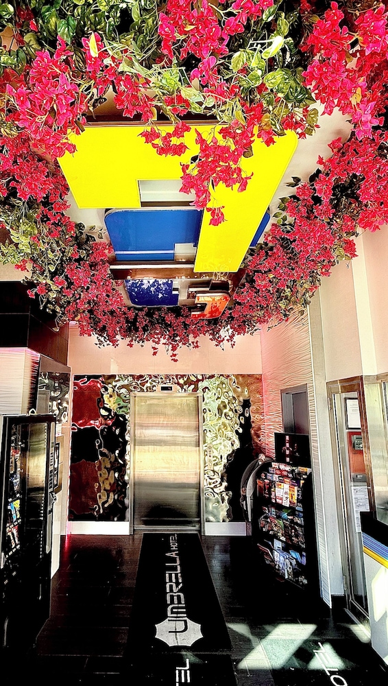 Umbrella Hotel 3/21