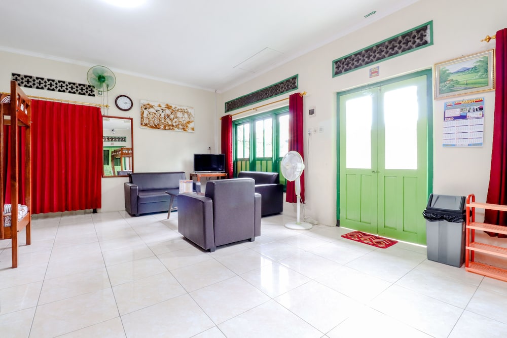 Bahagia Sederhana Home Stay - Hostel by ZUZU 9/50