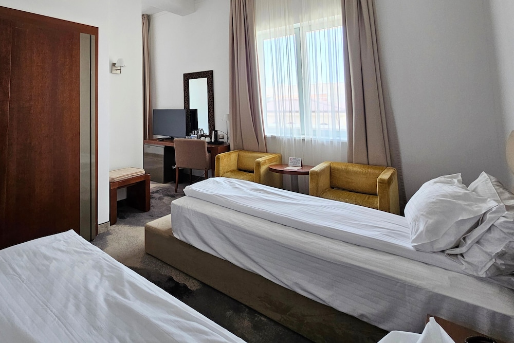 Iaki Hotel 9/50