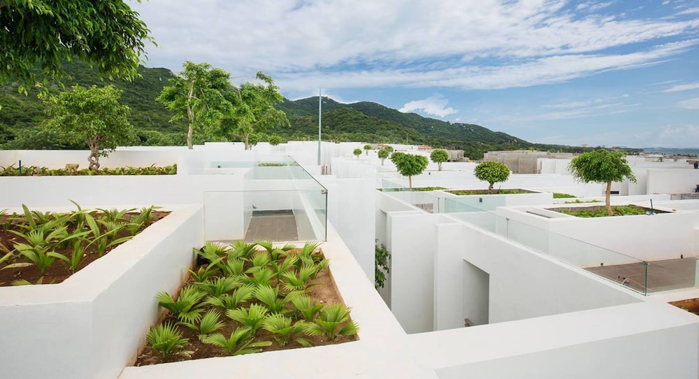 Oceanami Villas And Beach Club 4/67