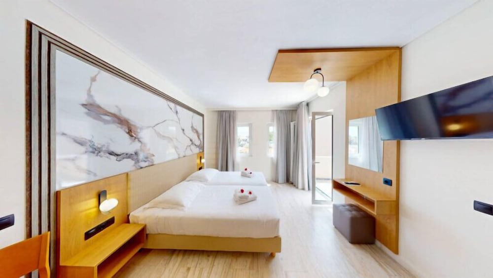 Chrispy Beach Resort 7/43