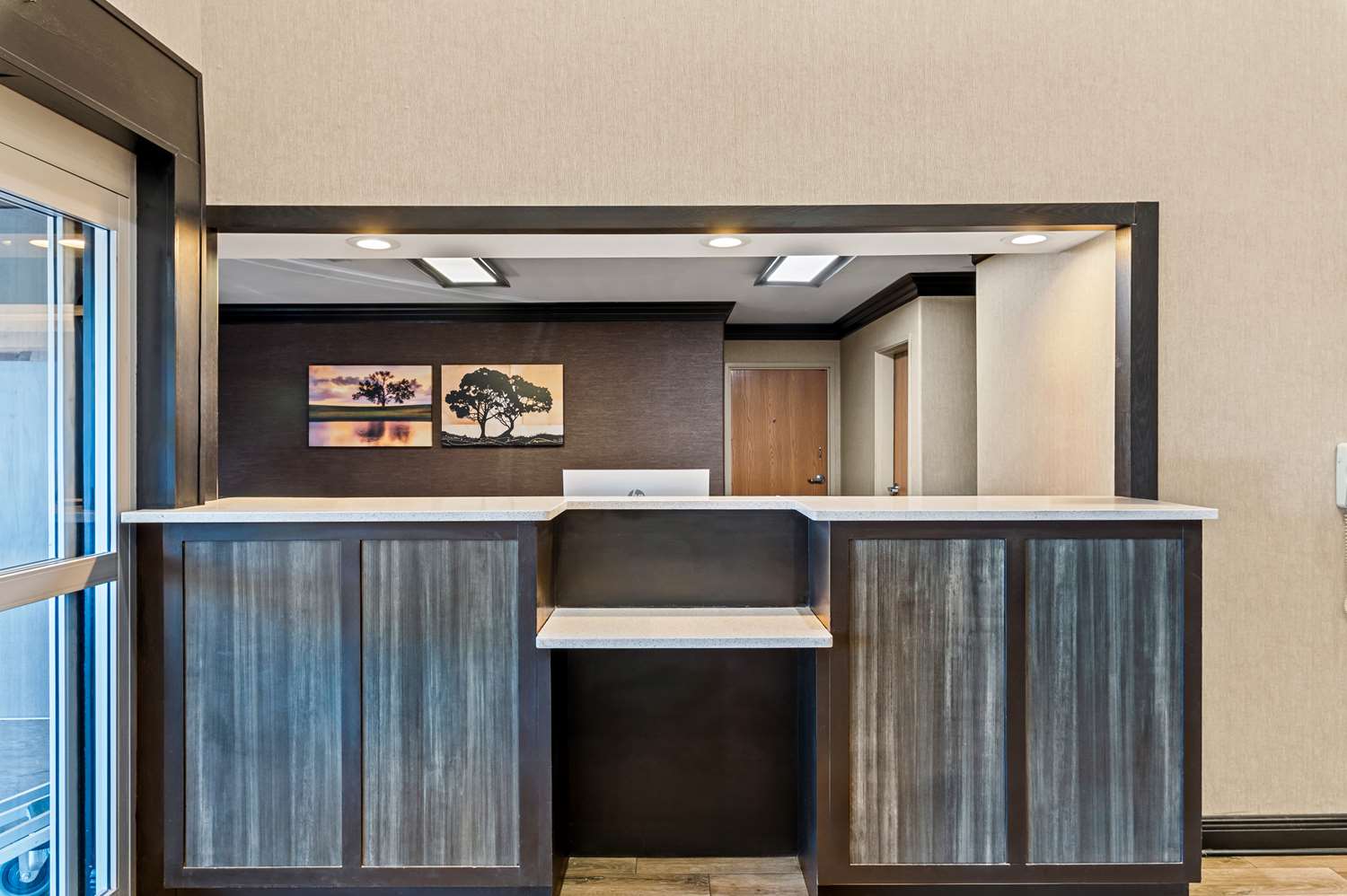 Best Western Presidential Hotel & Suites 2/8