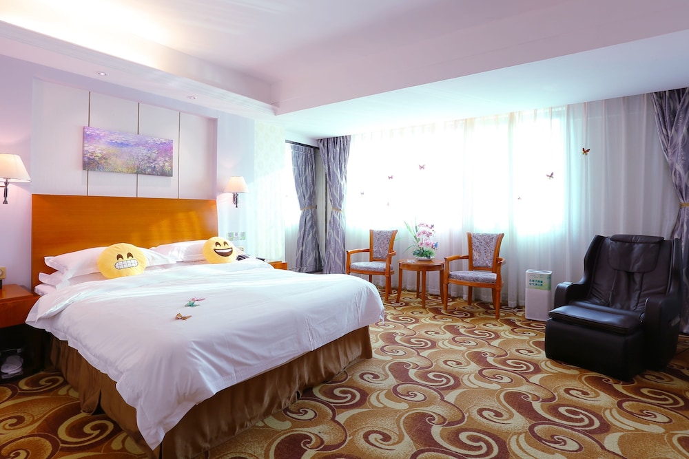Victoria Hotels 10/18