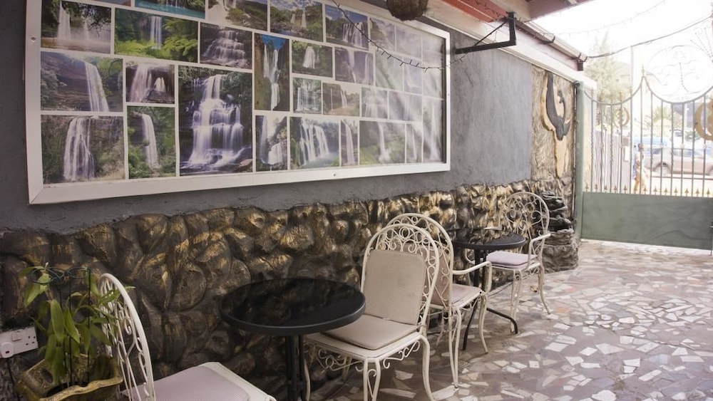 Jesiwa B's Little Palace 6/48