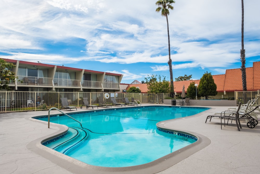 Travelodge By Wyndham Monterey Bay