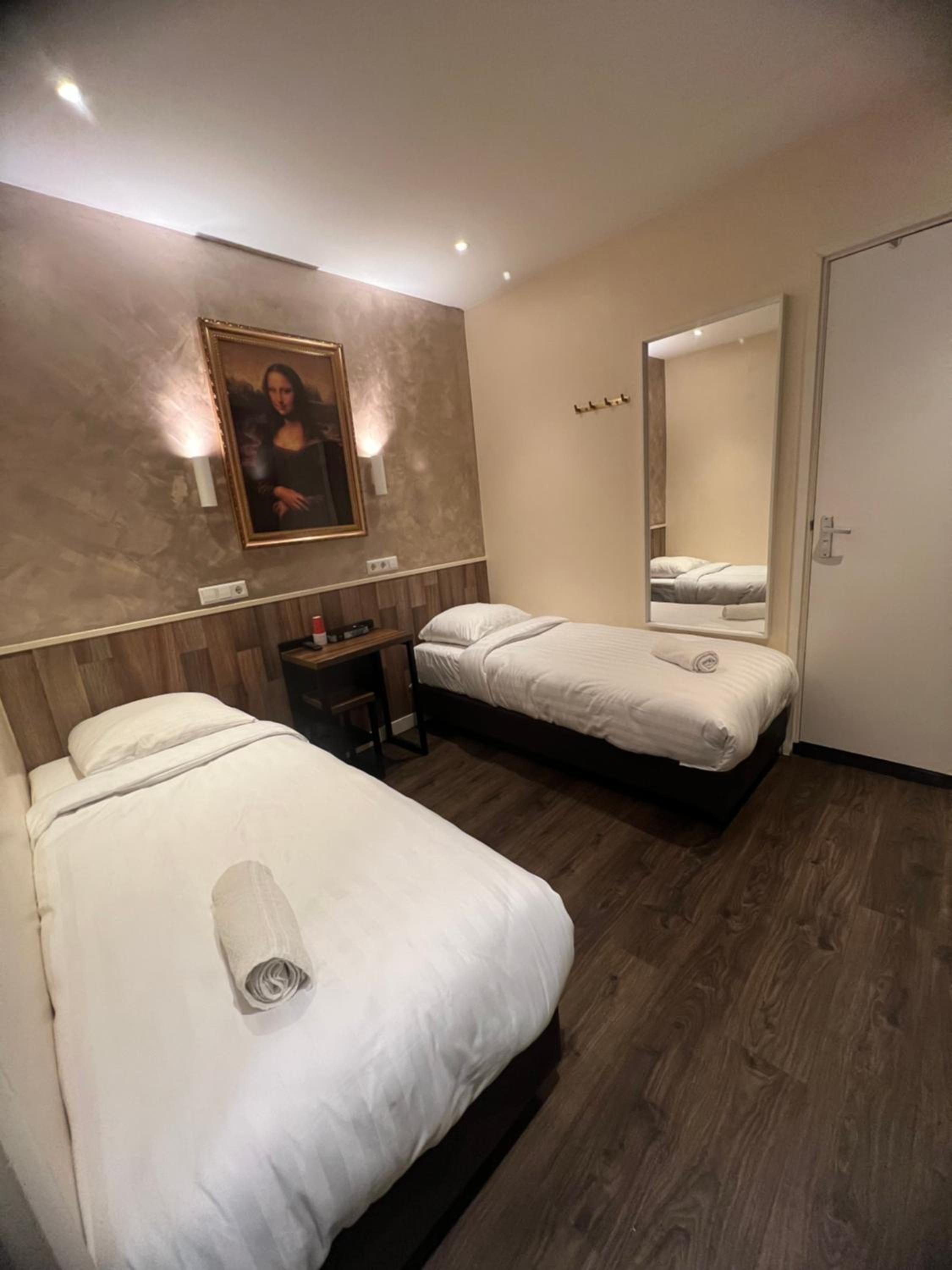 Dam Hotel 35/55