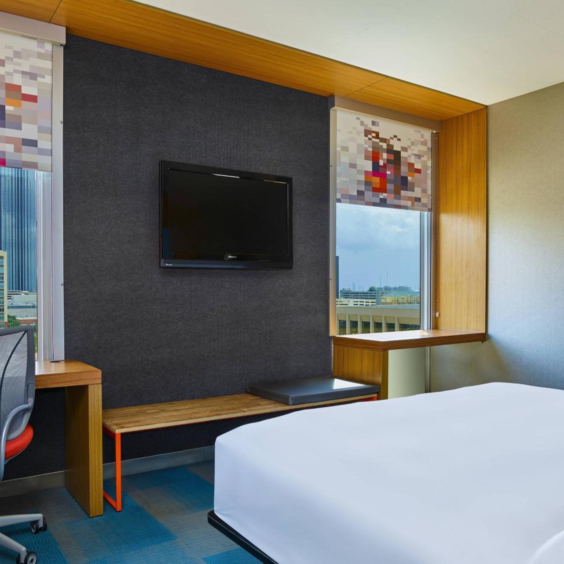 Aloft, Guest Room, King Bed, High Floor، Aloft Houston Galleria Hotel 3/10
