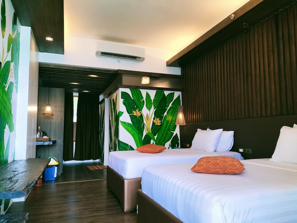 DELUXE, 2 DOUBLE BEDS