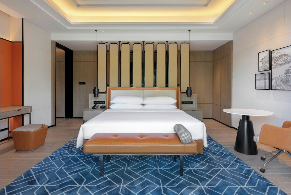 Sheraton Maoming Hot Spring Resort 7/30