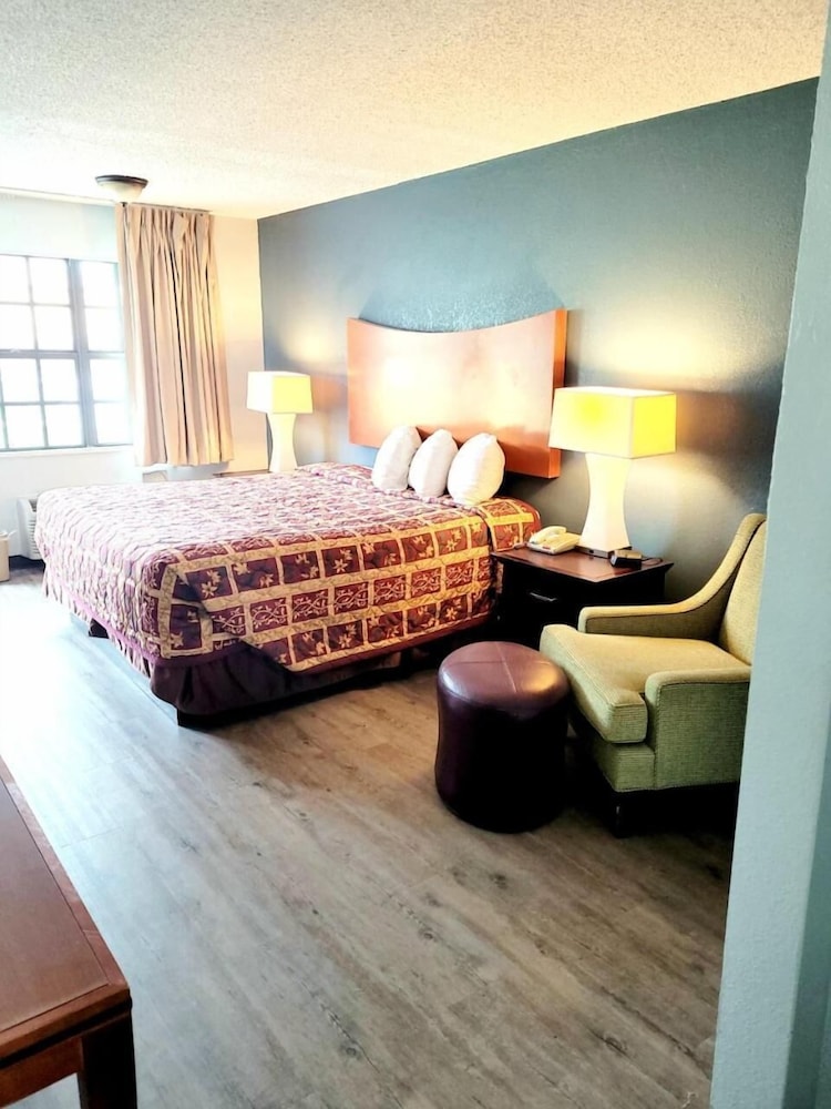 Best Price Motel & Suites 22/56