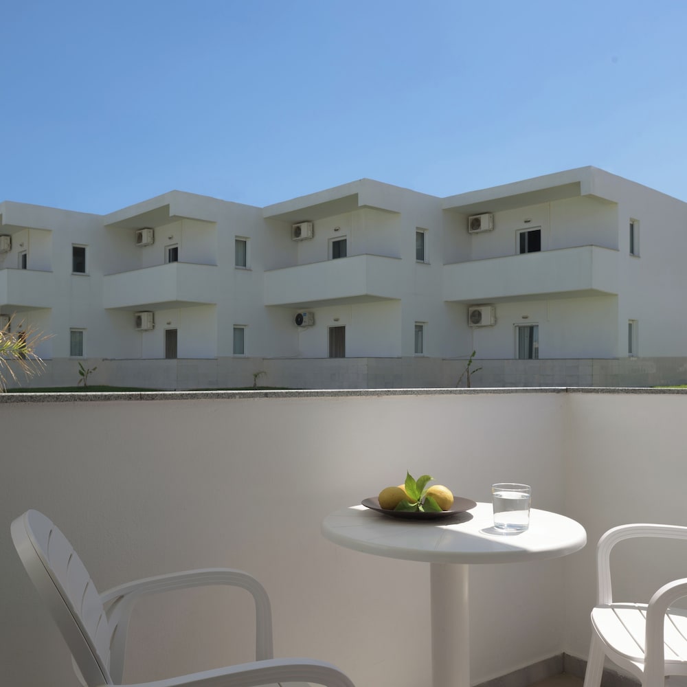 REINA APARTMENTS 1/31
