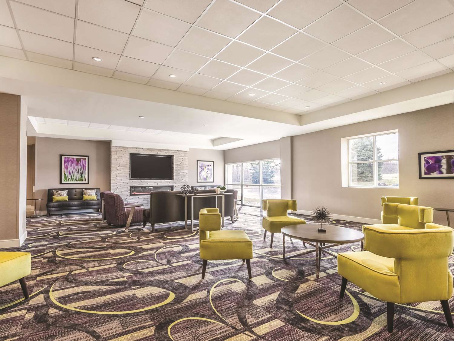La Quinta Inn & Suites by Wyndham Cincinnati Sharonville 39/45