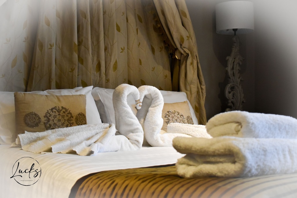 Pennine Manor Hotel 35/40