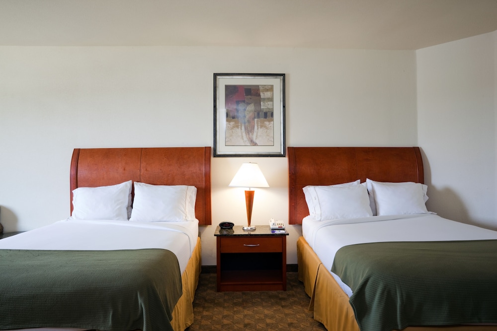 Holiday Inn Express Hotel Suites Fairfield North 29/63