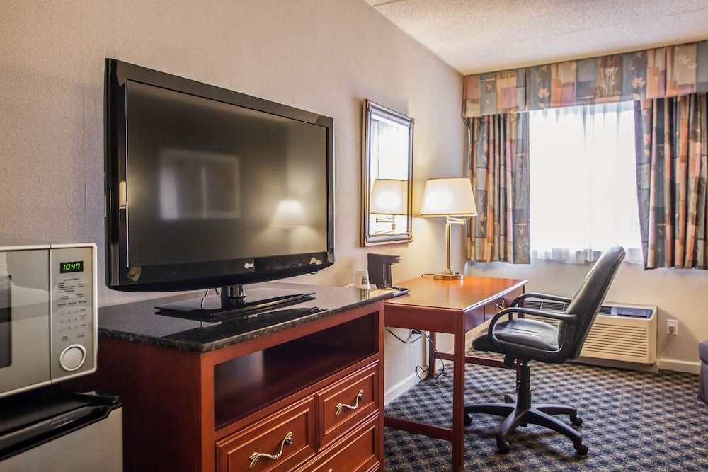 Quality Inn & Suites St Charles -West Chicago 37/40