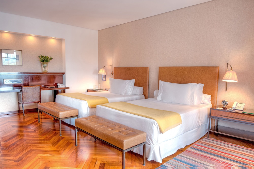 DELUXE, TWIN BEDS