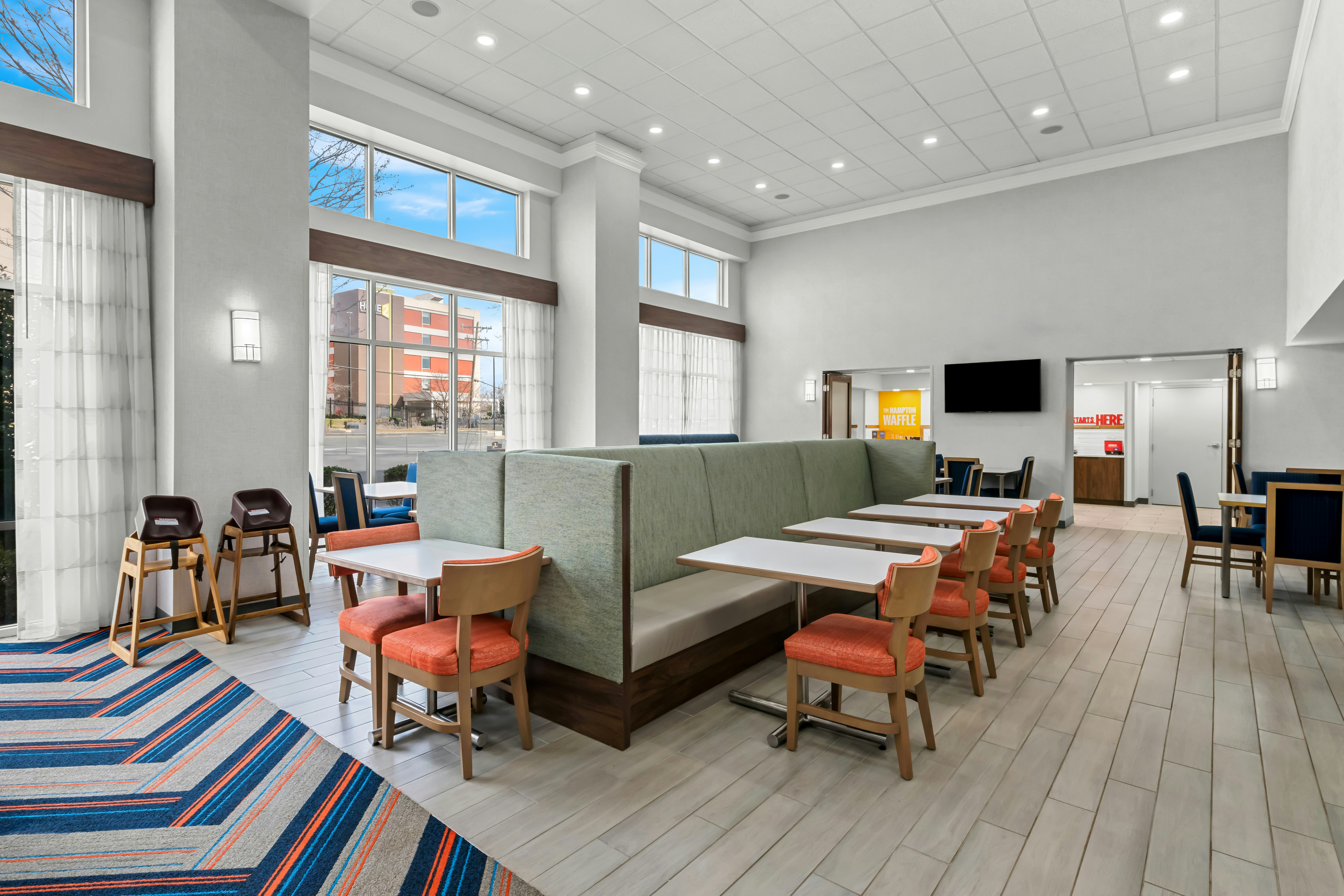 Hampton Inn and Suites Charlotte Airport 32/63