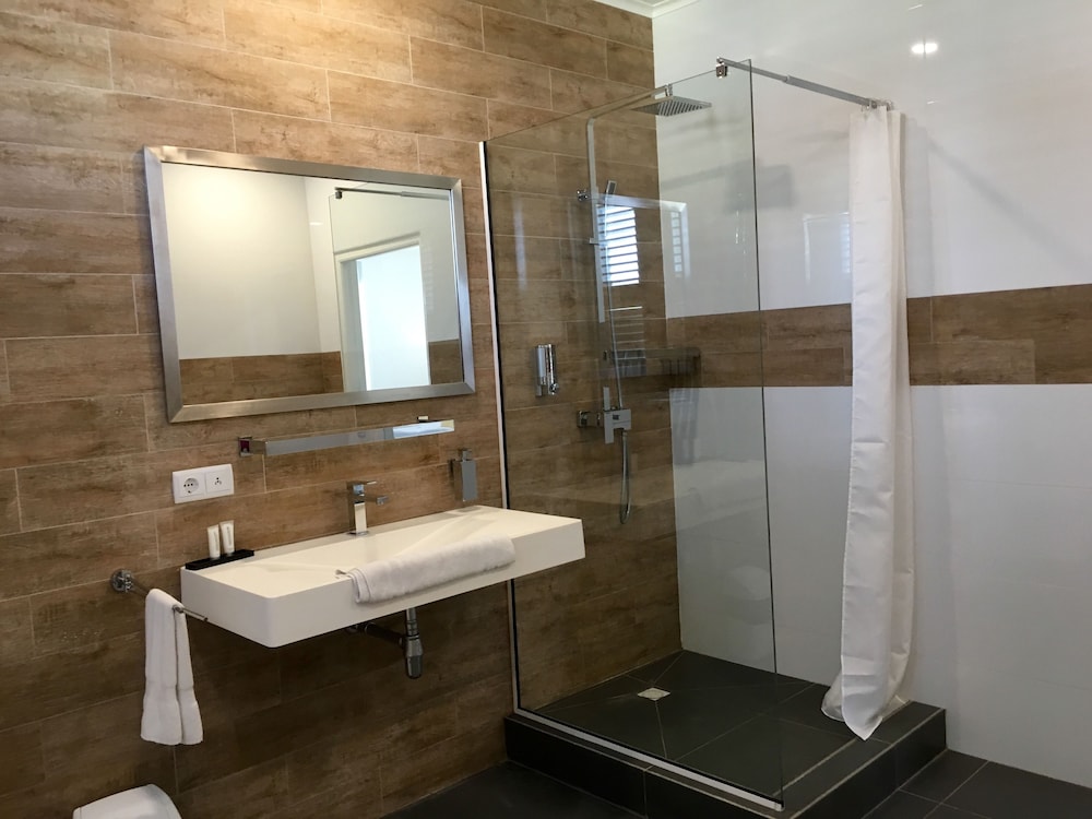Saint Tropez Boutique Hotel 46/50