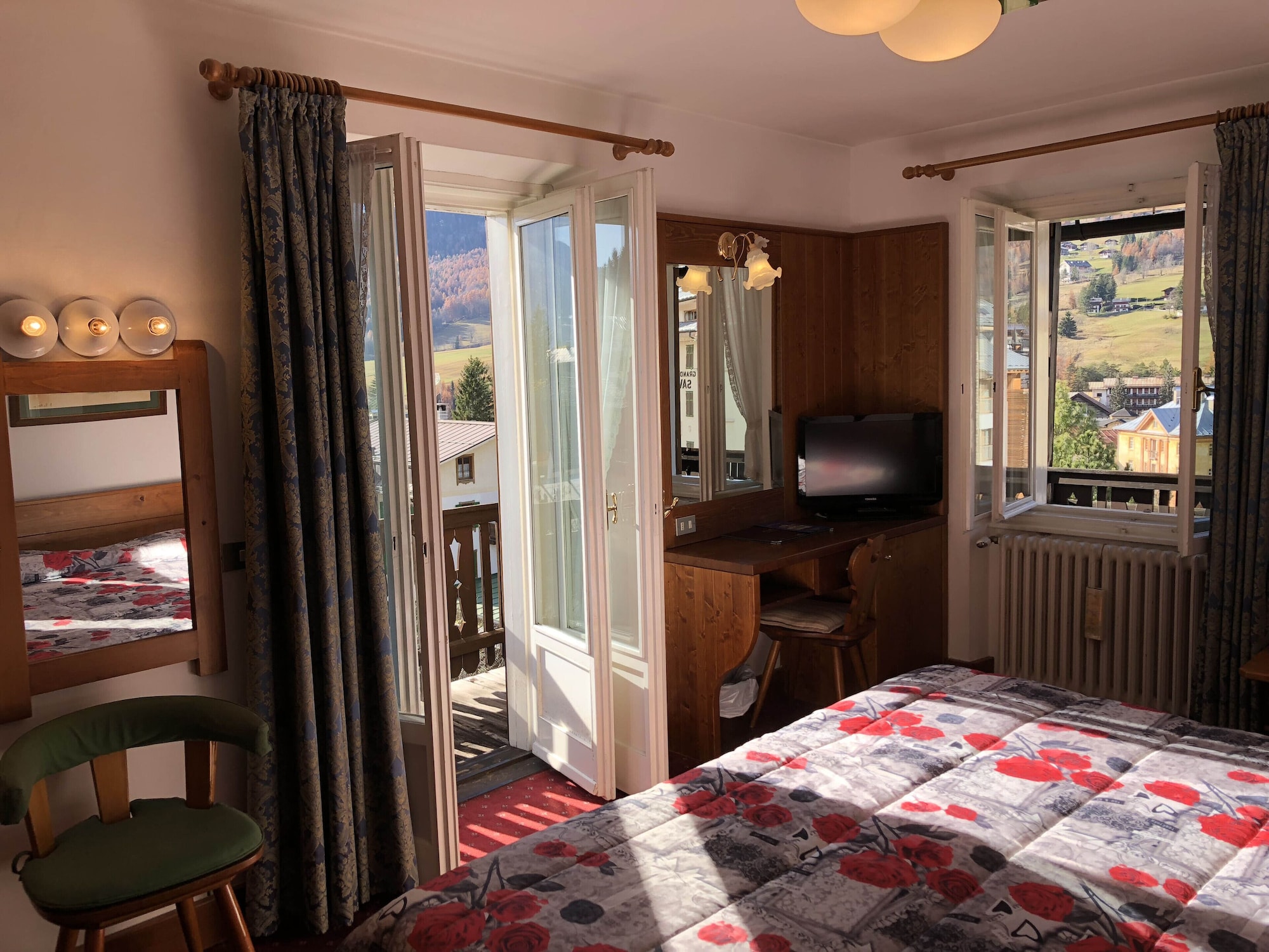 PANORAMIC, DOUBLE OR TWIN BED, MOUNTAIN VIEW, BALCONY
