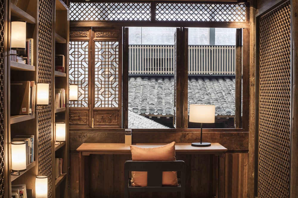 Ahn Luh Zhujiajiao in SHANGHAI