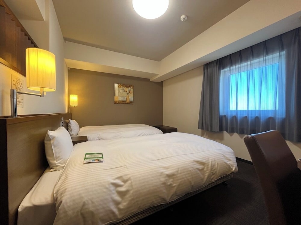 ROOM, TWIN BEDS